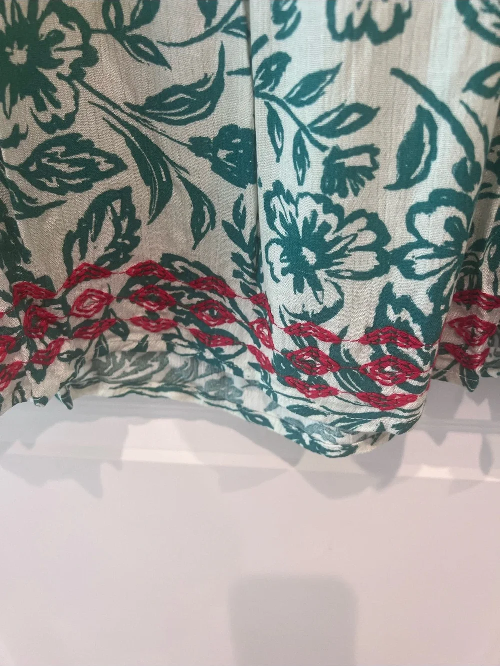 NWT Savanna Jane Green Floral Tunic with Red Embroidery Size Large - Picture 7 of 14
